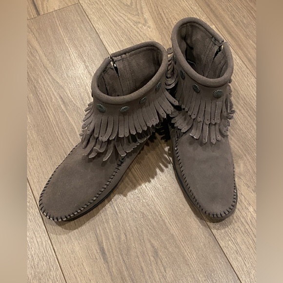 Minnetonka 2 Row Fringe Gray Moccasin Booties - Picture 1 of 6